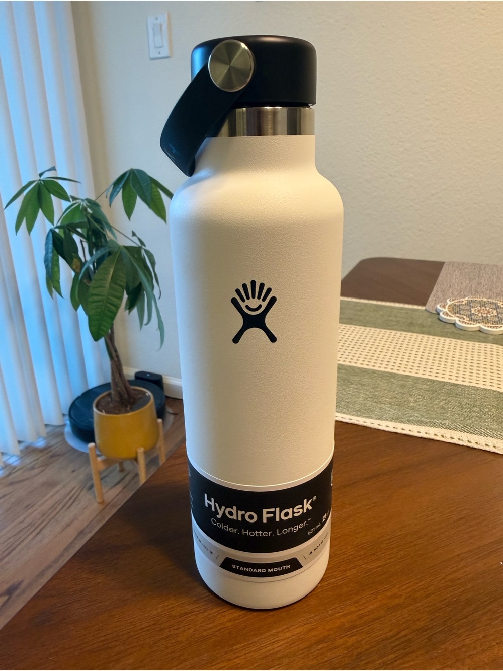 Hydro Flask White Insulated Stainless Steel Bottle with Black Cap